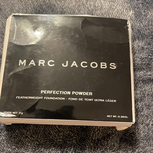 Marc Jacobs 800 Cocoa Deep Perfection Powder - Picture 4 of 5